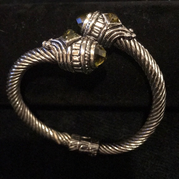 Silver cuff w/ green andalusite crystal bracelet - Picture 8 of 8